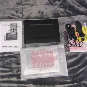 This is a 7 inch Digital Photo Frame